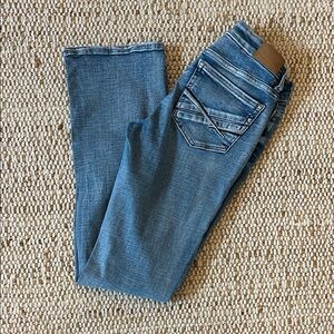 BKE Women's tailored boot cut Jeans in Blue